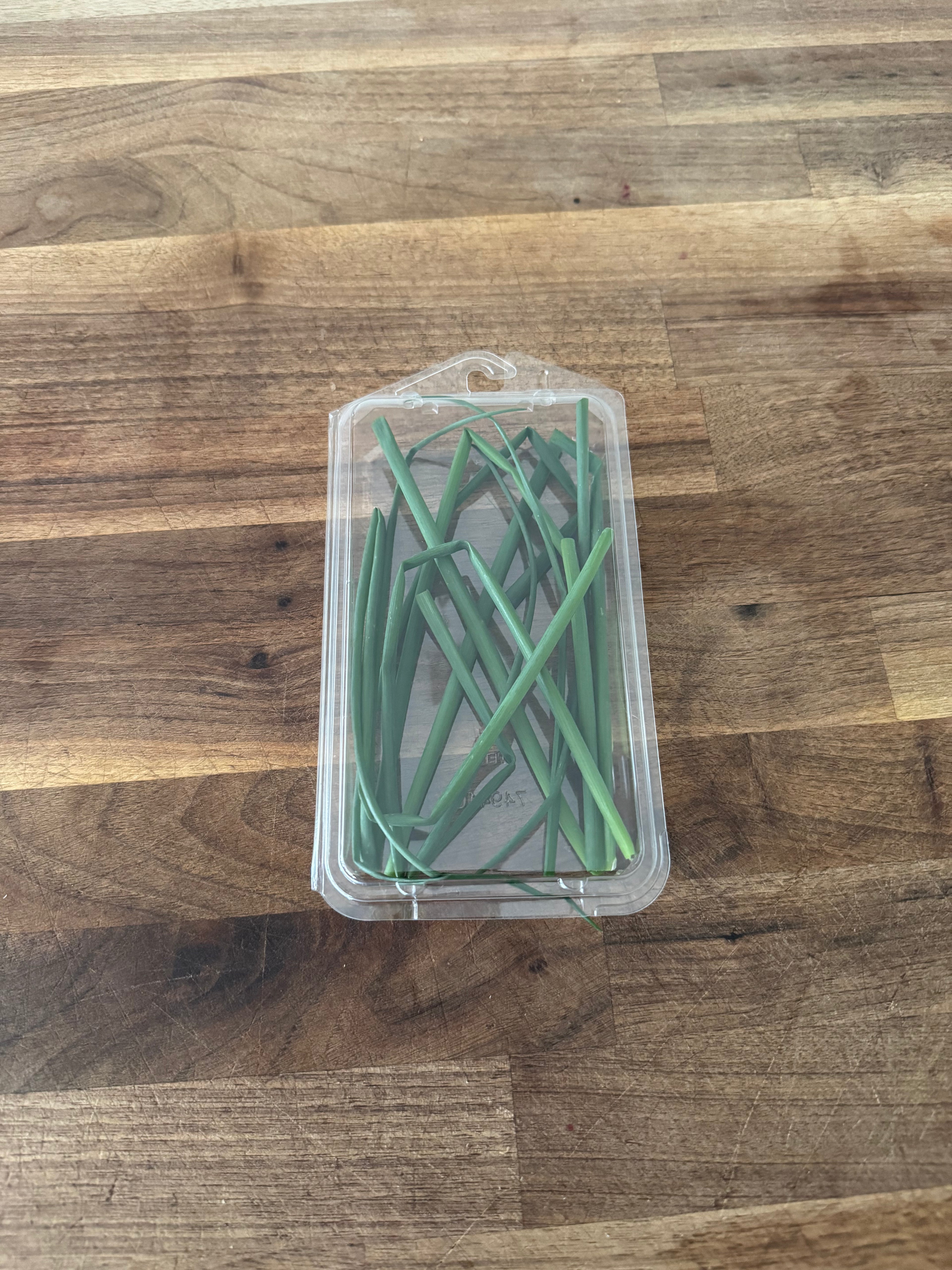 Common Chives (2oz clamshell)