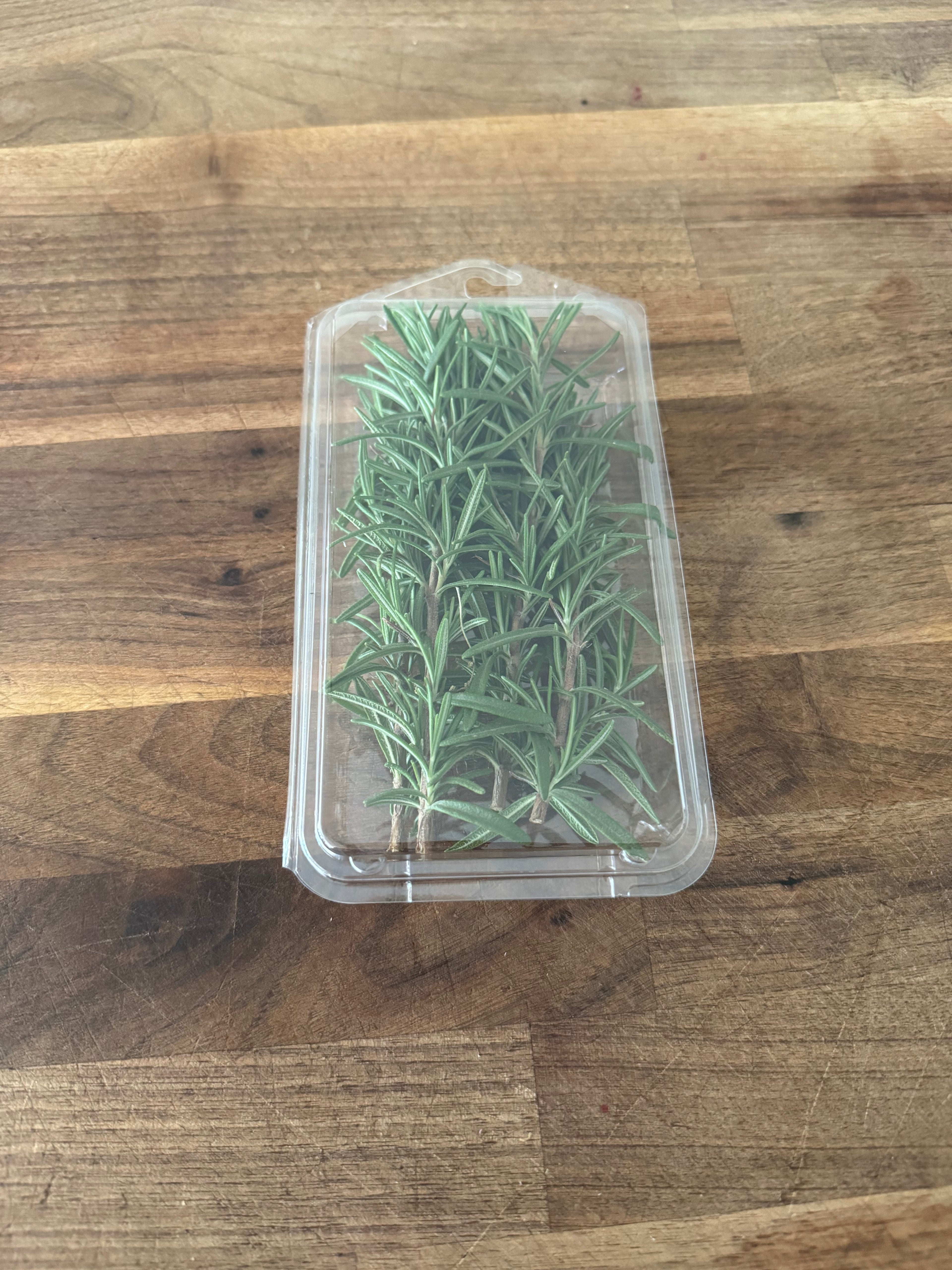 Rosemary, Fresh (2oz clamshell)