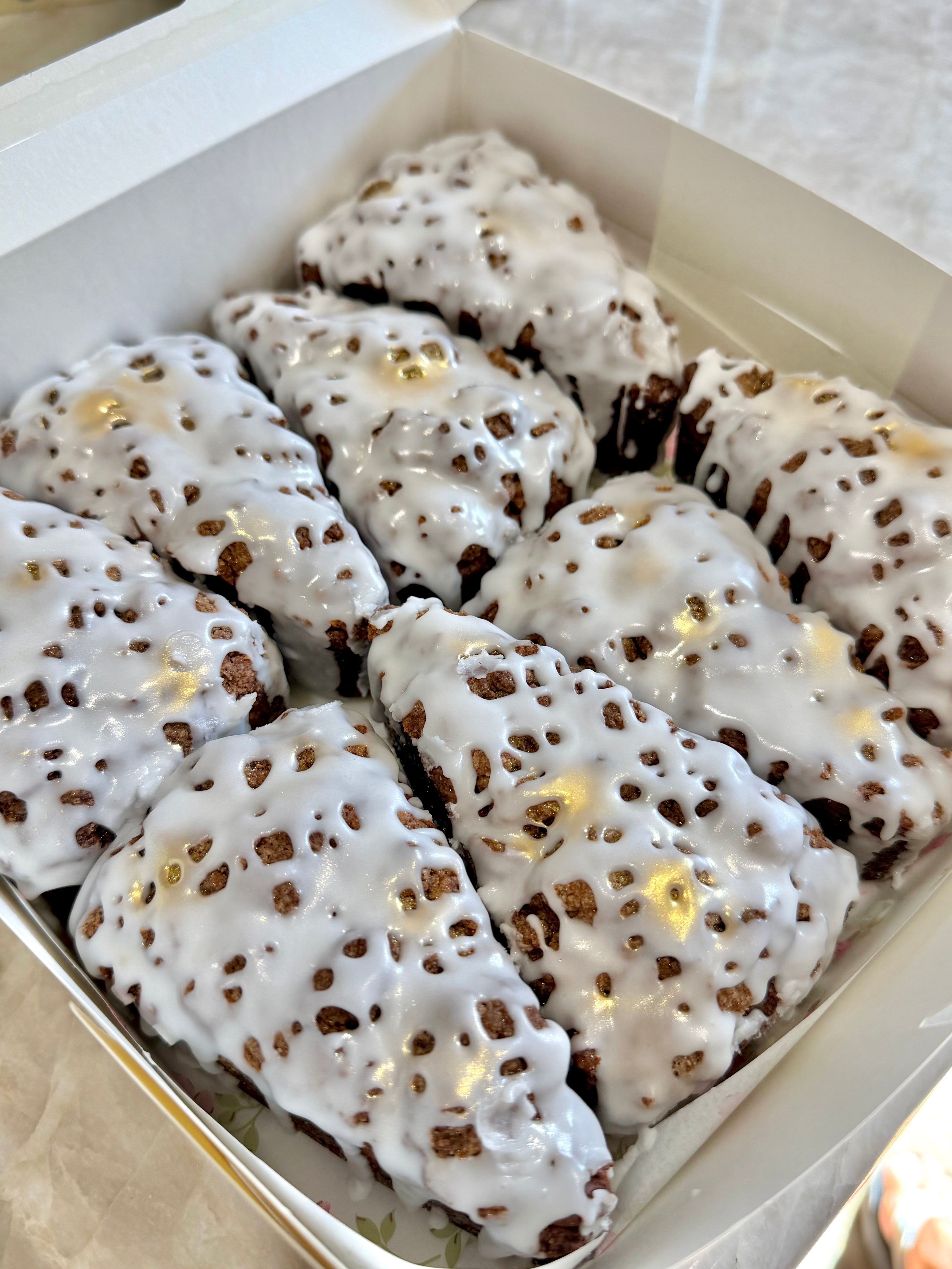Chocolate Espresso Scones with Vanilla Bean Glaze (8-pk)