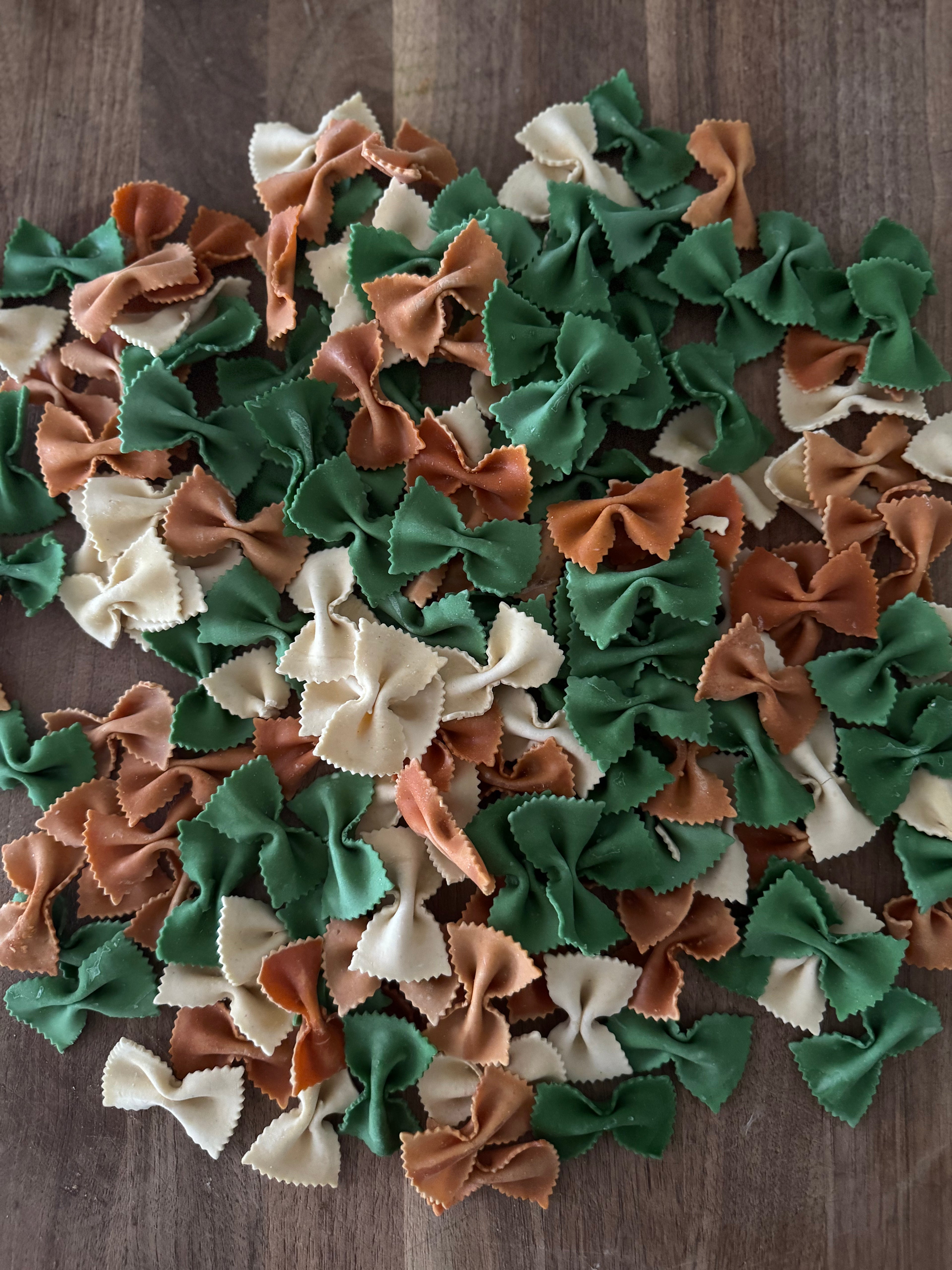 Fresh Tri-Color Bow Tie (Frozen, 1lb)
