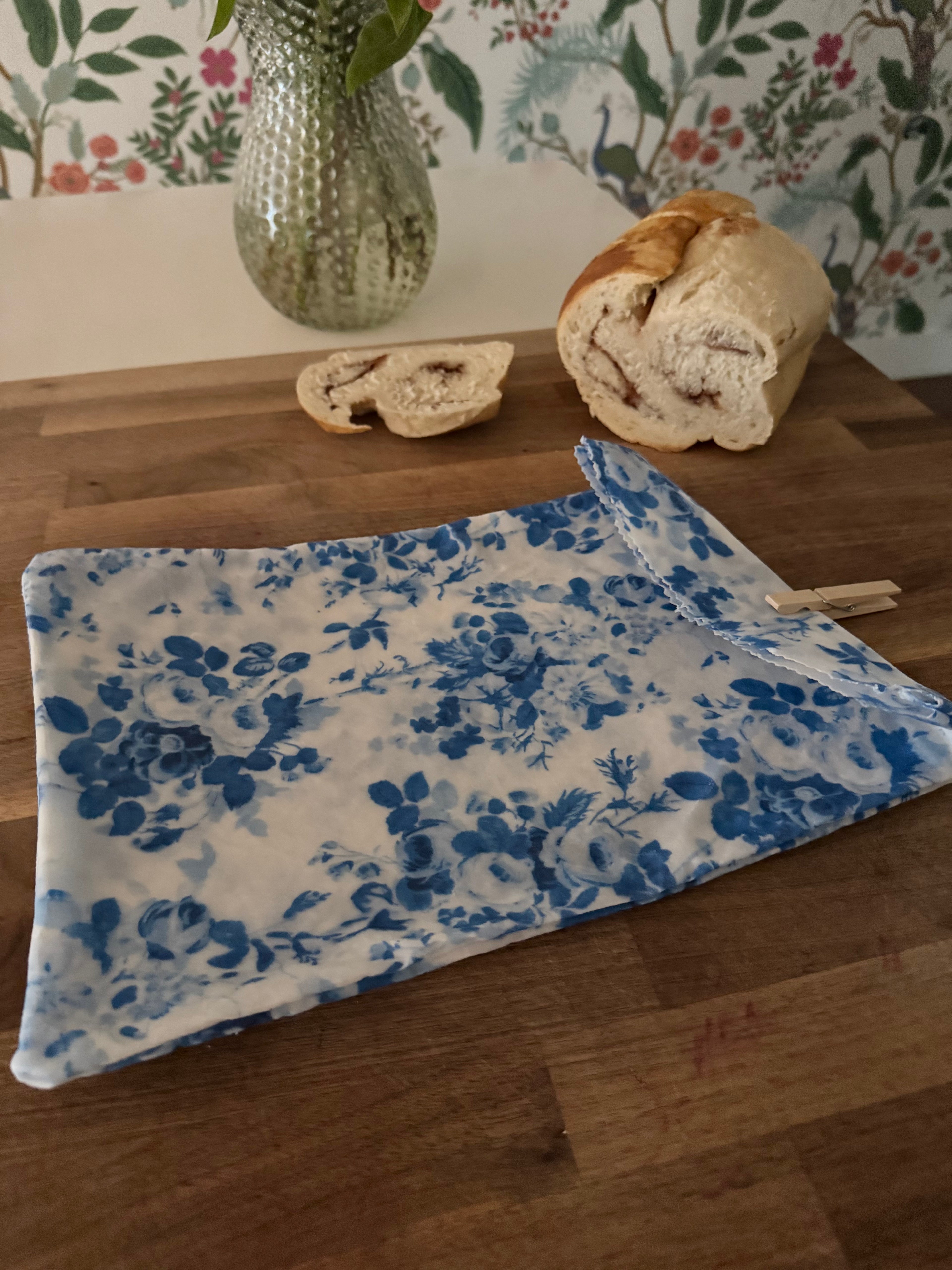 Beeswax Bread Bag (Blue & White Floral)