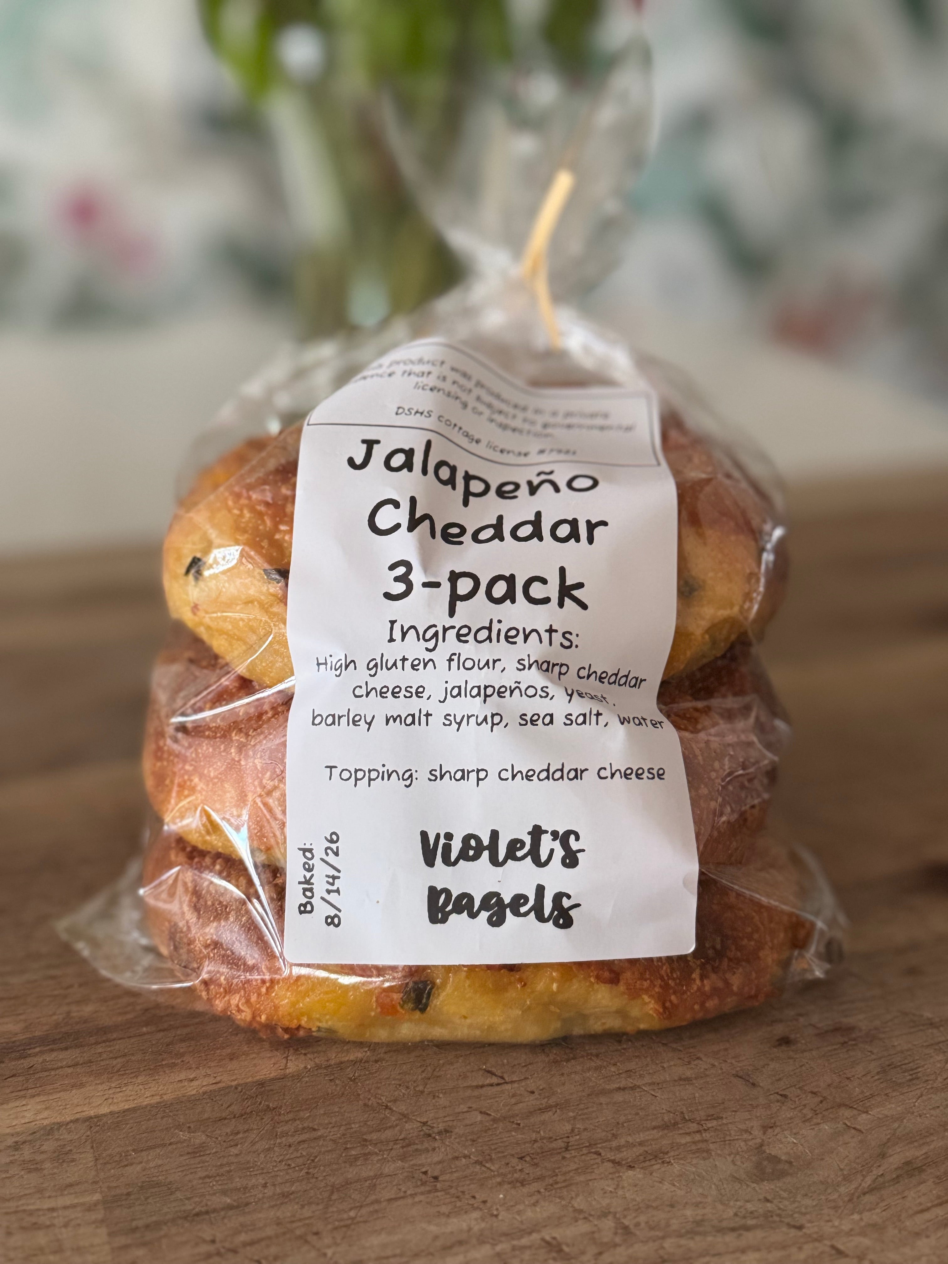 Specialty Bagels: Jalapeño Cheddar (3pk)
