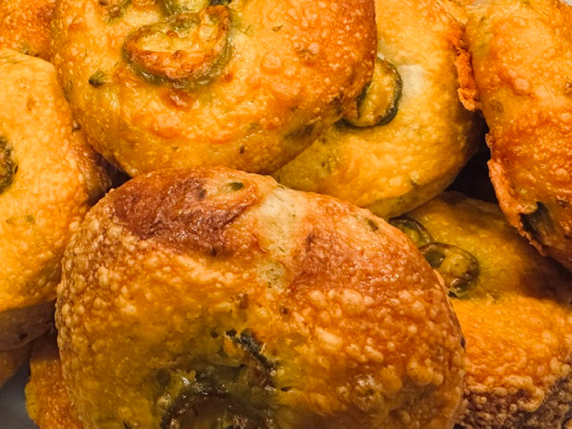 Specialty Bagels: Jalapeño Cheddar (3pk)